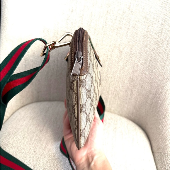 Authentic Gucci brown monogram coated canvas crossbody bag - Picture 14 of 16